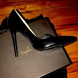 (Sold) Black vegan heels